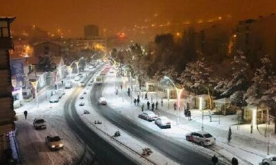 Geceyi aydınlatan kar yağışı! Kent bembeyaz oldu!.