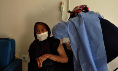 111 yaşında ki Fatma nine, Covid-19 aşısı oldu!.