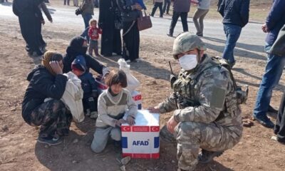 Mehmetçik, Barış Pınarı bölgesinde ki 3 köyde erzak dağıttı!.