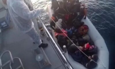 İzmir’de Türk kara sularına itilen 32 sığınmacı kurtarıldı!.