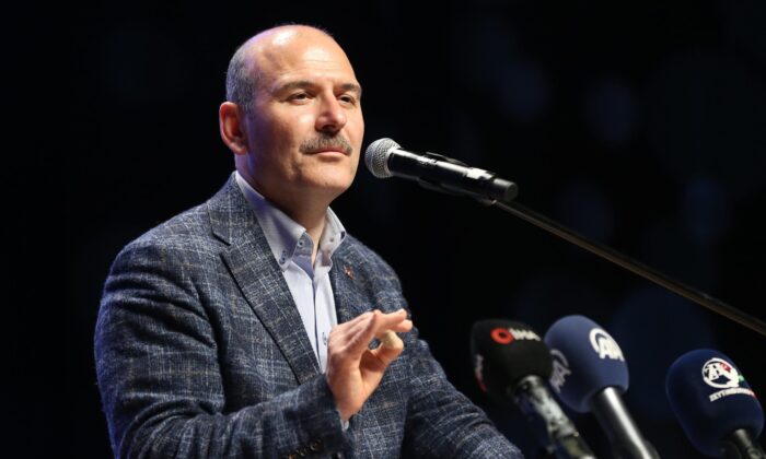 Süleyman Soylu’dan Yılmaz Özdil’e tokat gibi “yer sofrası” cevabı..