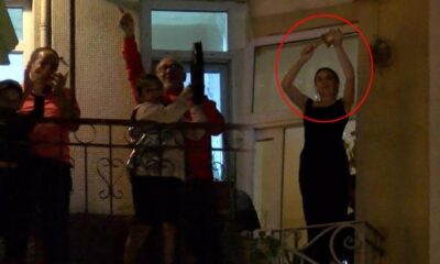 İstanbul’un göbeğinde yılbaşı geleneği değişmedi! Camlara çıkıp tencere tava çaldılar!.