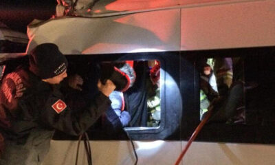 Bandırma’da feci kaza! 3 kişi öldü, 9 kişi yaralı..