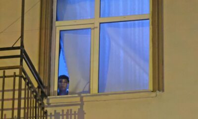 Öldürülen anne babasını hala hastanede sanıyor!.