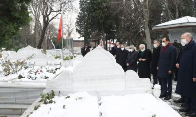 Başkan Erdoğan, Erbakan’ın kabrini ziyaret etti!.