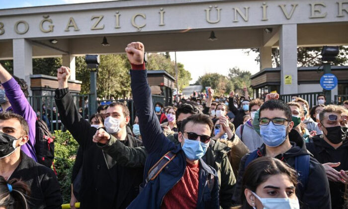 Terör örgütü DHKP-C marşlarının okunduğu Boğaziçi Üniversitesi eylemine HDP ve İyi Parti’den tam destek!.