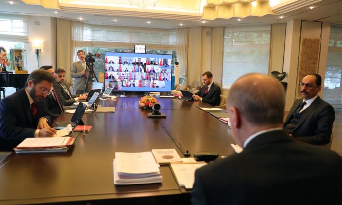 Gözler bugün yapılacak olan Kabine Toplantısında..