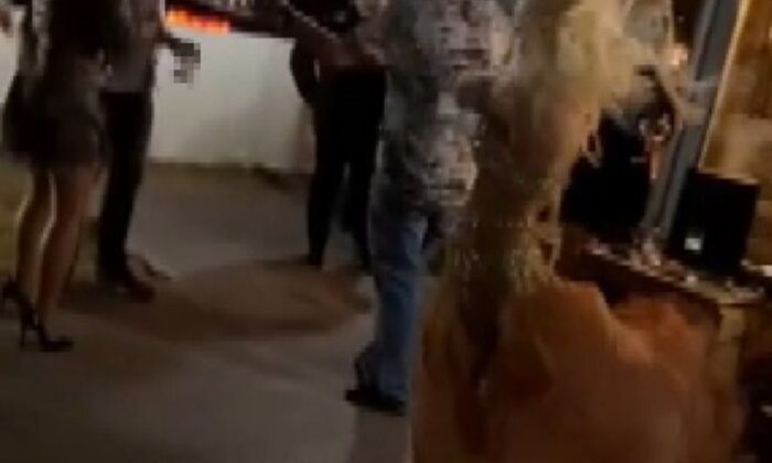 Yine söz dinlemediler!. Dansözlü yılbaşı eğlencesine ceza yağdı!.