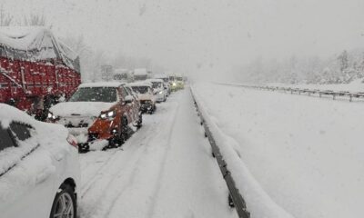 Meteoroloji’nin bütün uyarıları boşa!. İBB yönetimi 10 cm kar karışısında İstanbulluları çaresiz bıraktı!.