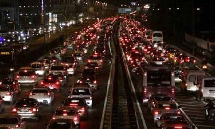 İstanbul’da trafik durma noktasına geldi!.