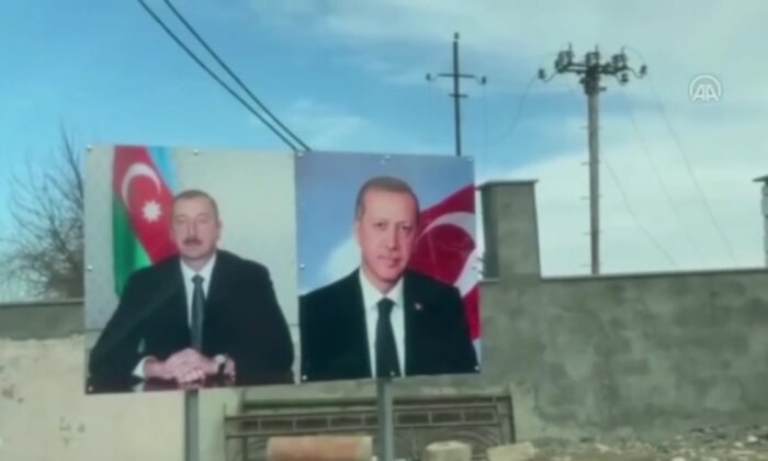 Şuşa’ya Cumhurbaşkanı Erdoğan ve Aliyev’in pankartları asıldı!.