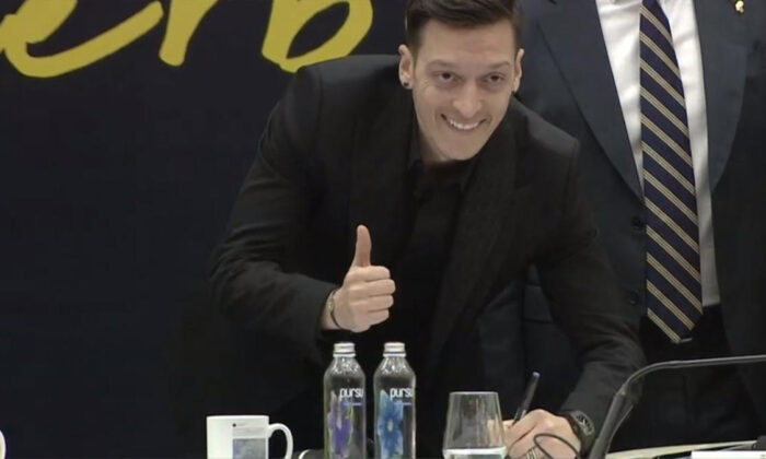 Mesut Özil imzayı attı! Burak Yılmaz ve Alman Milli Takımı cevabı..