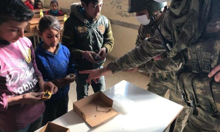 TSK’dan Suriyeli çocuklara mayın ve EYP eğitimi..