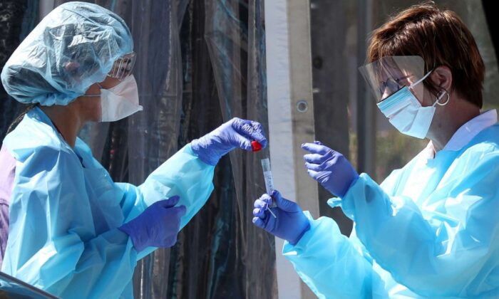 Sağlık çalışanlarına getirilen izin yasakları kaldırıldı..