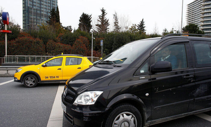 Taksi mi UBER mi!. İki hizmet arasındaki yargı savaşı tekrar başladı!.