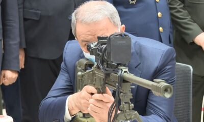 Hulusi Akar, 450 metre uzaklıkta ki bir hedefi tek atışta vurdu!.