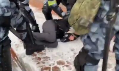 Rus polisi protestoculara elektrik veriyor!.