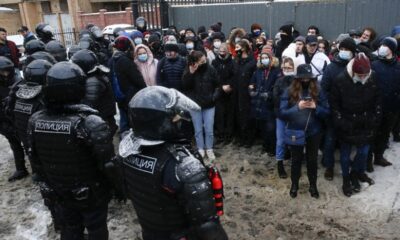 Rus muhalif Navalnıy’a hapis kararından sonra muhalifler sokağa çıktı!.