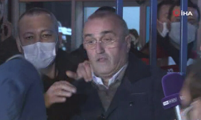 Fenerbahçe taraftarı Abdurrahim Albayrak’a saldırdı!. (video haber)