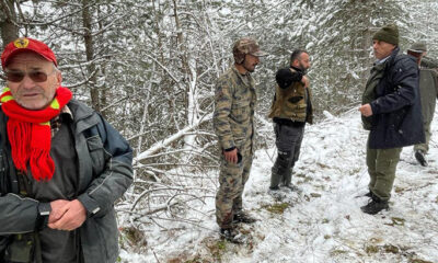 Tüfekle vurduktan sonra hamile karacanın derisini yüzerken yakalandılar!.