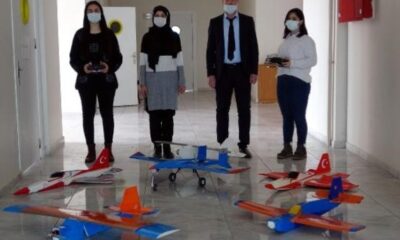 İnsansız model uçak yapan Vanlı kızların Selçuk Bayraktar heyecanı! “Sabaha kadar uyuyamadık!.”