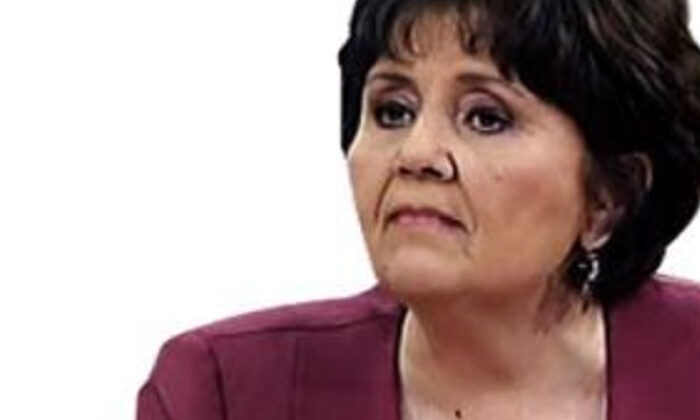 HALK TV’nin bunak sunucusu Ayşegül nine HDP ile bir araya gelmeyen Kılıçdaroğlu’na ateş püskürdü!.