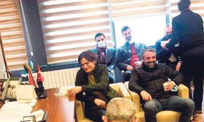 İntihar eden CHP’li Turgay Adak’ın taziyesinde, Kaftancıoğlu ve beraberindekilerden kahkahalı fotoğraf…