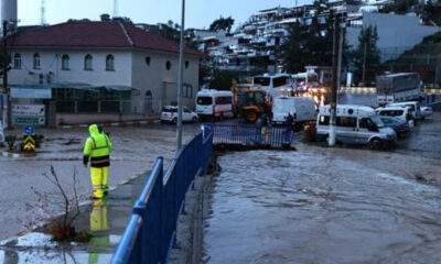 İzmir’den acı haber! Yoğun yağışın neden olduğu selde can kaybı var!.