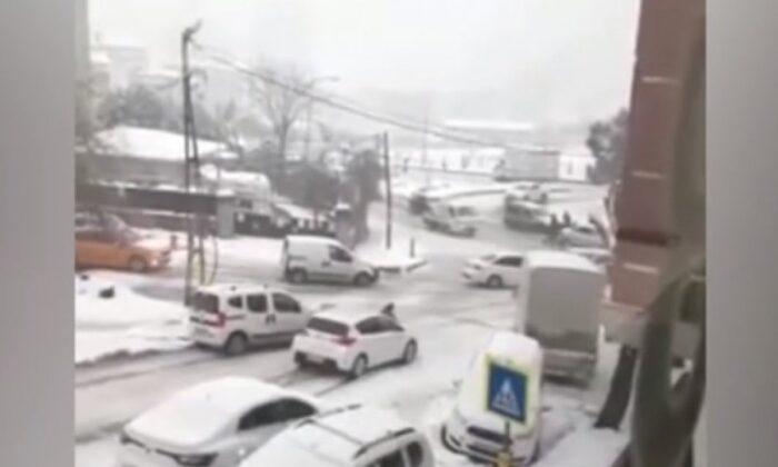 Ekrem’in yönetemediği İstanbul’da kar çilesi başladı!. Onlarca araç birbirine girdi!.