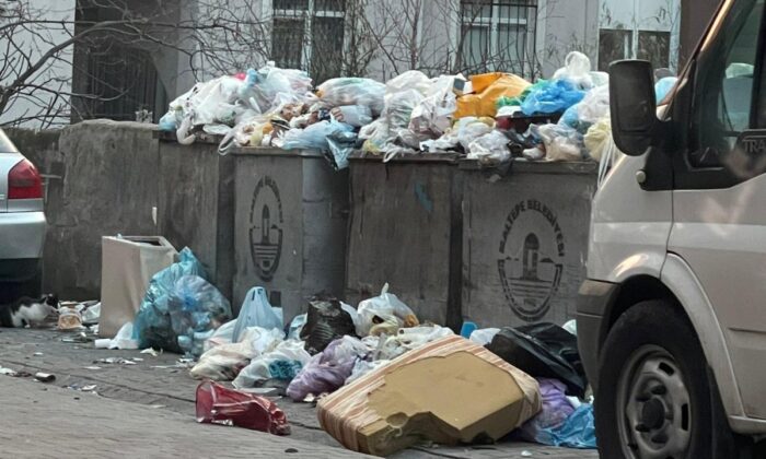 CHP’nin yönettiği Maltepe Belediyesi’nde çöp dağları oluştu!.
