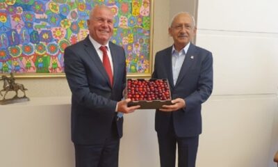Peygamber Efendimize hakaret eden CHP’li başkana ödül gibi ceza..