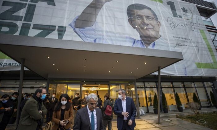 HDP’li Sancar’dan Ahmet Davutoğlu’na ziyaret..