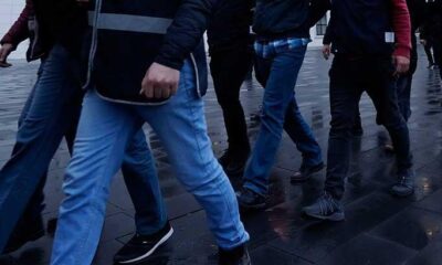 İzmir merkezli FETÖ operasyonu! 5 tutuklama..