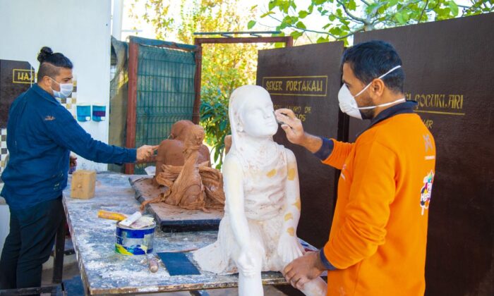 Başka işleri yok nasıl olsa! Mersin’de heykeller bu kez çocuklar için yapılıyor!.