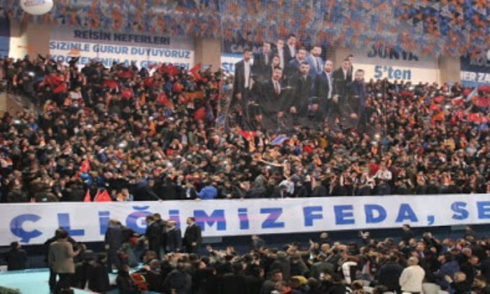 Nerede kaldı o “Maske-Mesafe-Temizlik” şovu!. AK Parti kongresinde tüm tedbirler yerle bir edildi!.