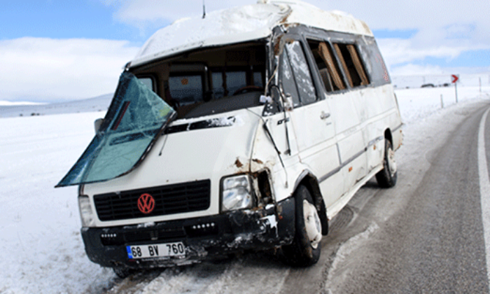 Aksaray’da işçi servisi devrildi! 18 yaralı..