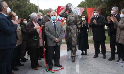 Muhteşem hizmete(!) devam! CHP sağlık çalışanlarına heykelle teşekkür etti!.