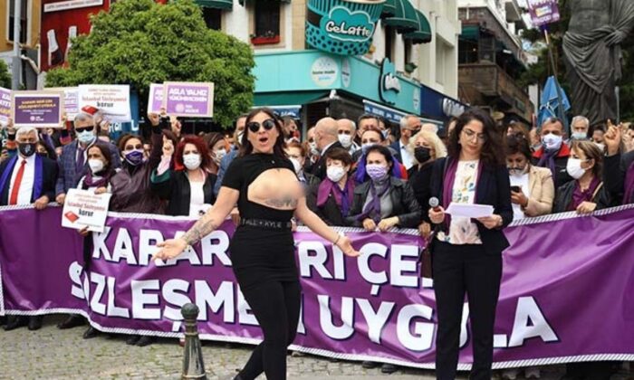 Erdoğan’a inat o*ospu olacaklar!. CHP’lilerden İstanbul Sözleşmesi’nin kaldırılmasına karşı çıplak protesto!.