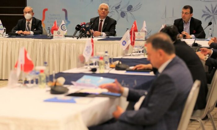 CHP’li Başkanlardan açıklama! Hizmet etmeleri engelleniyormuş!.