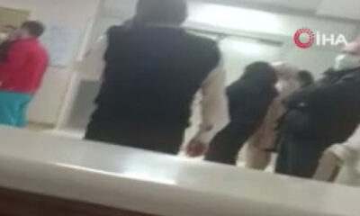 Esenyurt’ta coronavirüsten ölen hastanın yakınları sağlık çalışanlarına saldırdı!. (video haber)