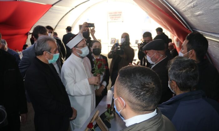 Ali Erbaş’tan Diyarbakır annelerine ziyaret..