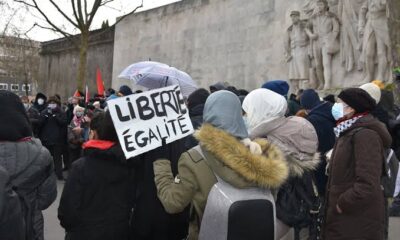 Paris’te Müslümanları hedef alan yasa tasarısı protesto edildi!.