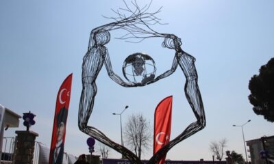 CHP’li belediyeden müthiş bir hizmet(!) daha! 8 Mart’a özel “Eşitlik” heykelinin açılışı yapıldı!.