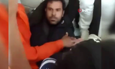 Uçakta dehşet! Bir yolcu, acil çıkış kapısını açmaya çalıştı!. (video haber)
