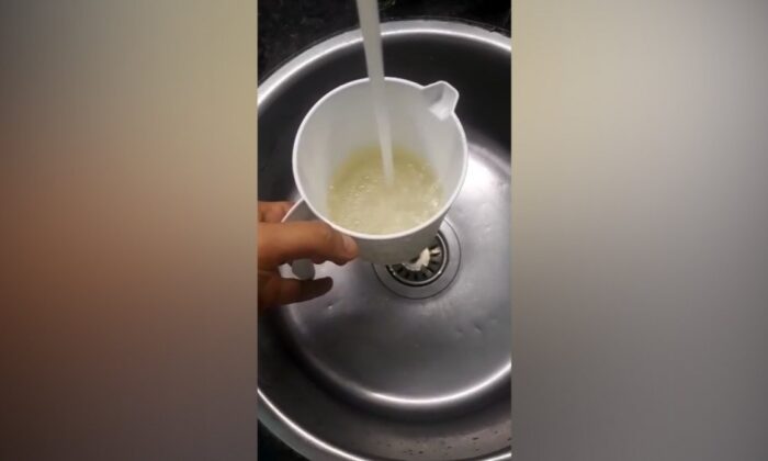 İzmir’de sular aksa dert akmasa dert! Şimdi de musluklardan sarı su akıyor!.