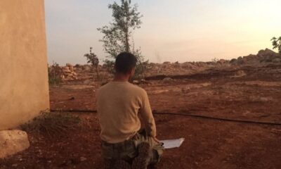 Zorlu şartlarda vazifesini yapan Mehmetçik ibadetini de ihmal etmiyor!.