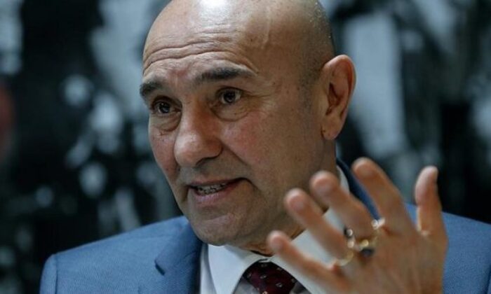 Tunç Soyer, kendini övdürmek için sosyal medyaya 700 bin liralık ihale verdi!.