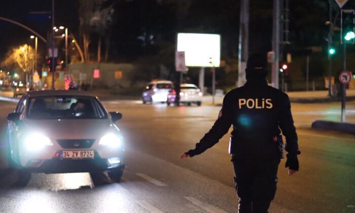 58 saatlik sokağa çıkma kısıtlaması başladı!.