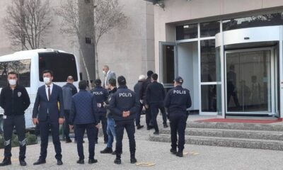 4 emekli amiral ifade vermek için Ankara Emniyet Müdürlüğü’nde..