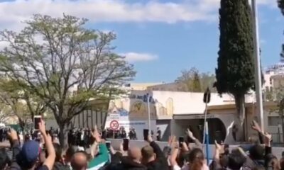 Macron’a Montpellier ziyareti sırasında “Macron istifa” protestosu..